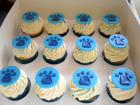 Cupcakes - Puppy Dogs (Blues Clues) 06 by Sugar Siren (Francesca), via Flickr Vanilla Butter Cake, Dozen Cupcakes, A Happy Birthday Message, Blues Clues Birthday, Italian Meringue Buttercream, Clue Party, Happy Birthday Message, Italian Meringue, Cookie Gift