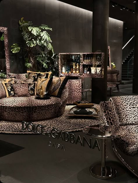 Cheetah Interior Design, Cheetah Print Interior Design, Cheetah Living Room, Cheetah Print Room, 80s Lifestyle, Versace Interior, House Claims, French Armchair, Luxury Living Room Inspiration