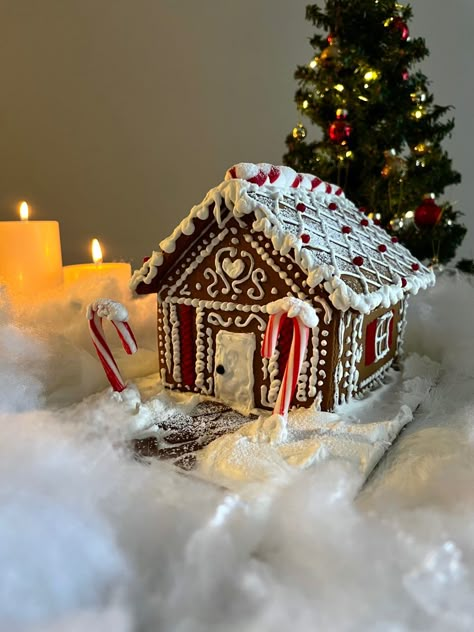 Gingerbread House Inspo, Gingerbread House Competition, Homemade Gingerbread House, Christmas Sleepover, Ginger House, Gingerbread House Parties, Homemade Gingerbread, Gingerbread House Designs, Gingerbread Ideas