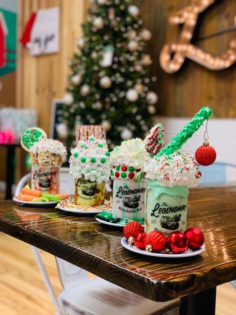 Christmas Freakshake, Grinch Milkshake, Fancy Shakes, Christmas Shakes, Christmas Milkshakes, Fancy Milkshakes, Christmas Slush, Sundae Ideas, Crazy Milkshakes