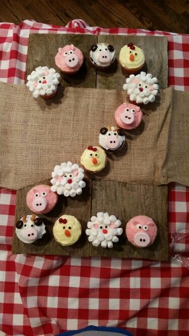 Farm Theme Party Snacks, Farm Theme Cupcake Cake, Sheep Cupcake Cake, Farm Birthday Party Cupcakes, Diy Farm Cupcakes, Farm Cupcakes Ideas Birthday, Diy Farm Animal Cupcakes, Farm Two Year Old Birthday, Farm Animal Cupcakes Easy