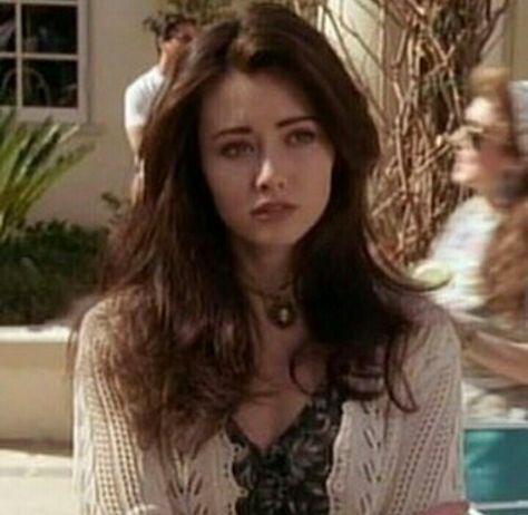 90210 Aesthetic, 90210 Fashion, Brenda Walsh, Shannen Doherty, Beverly Hills 90210, In Aesthetic, Aesthetic Blue, Fluffy Hair, Girl Inspiration