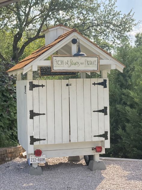 Cash Box For Farm Stand, Farm Stand On Trailer, Egg Stands Roadside, Roadside Farmstand Ideas, Honesty Box Roadside, Pallet Farm Stand, Farm Stands Roadside, Farm Stand Plans, Diy Farm Stand