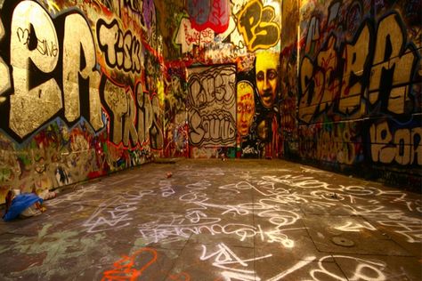 Green Screen Backgrounds - Fun in a Flash Graffiti Room, 2k Wallpaper, 3d Wall Murals, Graffiti Wallpaper, Street Graffiti, Graffiti Wall Art, Vinyl Backdrops, Paint Background, Graffiti Wall