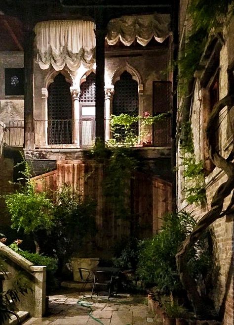 Palazzo Fortuny, Venice Palazzo, Venice House, Travel Ideas, Trip Advisor, Venice, Palace, Need To Know, Curtains