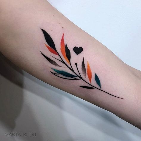 Olive Tattoo, Feminine Shoulder Tattoos, Flower Vine Tattoos, Colour Tattoo For Women, Abstract Tattoo Designs, Full Tattoo, Autumn Tattoo, Red Ink Tattoos, Tattoo Feminina