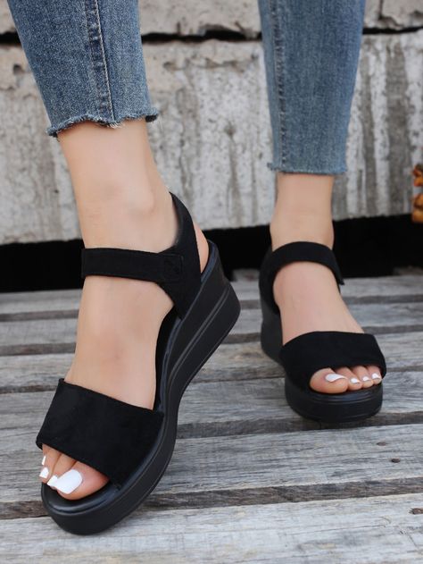 Sandles Outfits Women, Sandles Outfit, Stylish Black Women, New Sandal, Trendy Flats, Bollywood Outfits, Chic Sandals, Ankle Strap Wedges, Strap Wedge