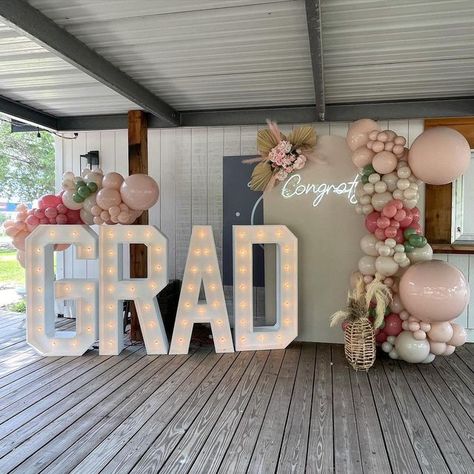 Party In Garage, Grad Party Color Schemes, Grad Backdrop Ideas, Party Color Schemes, Grad Backdrop, Garage Party, Grad Party Decorations, Backdrop Ideas, Colorful Party