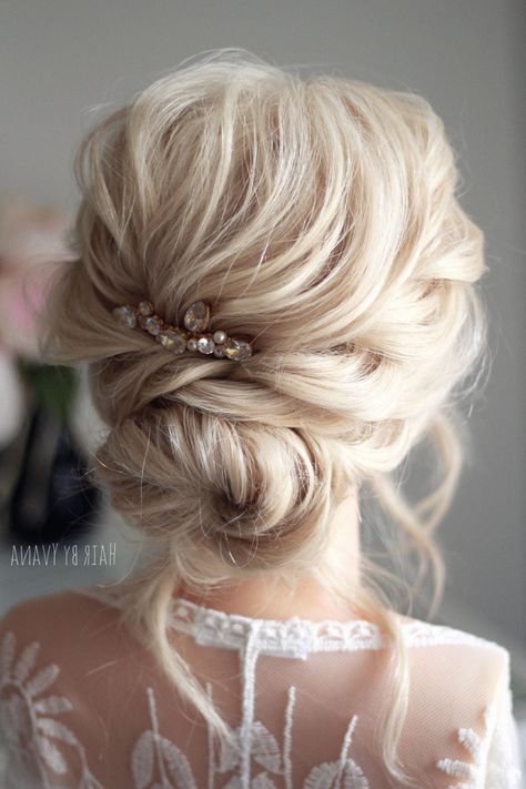 A romantic wedding hairstyle looks perfect for brides. I’m inspired by this style for wedding day photos. Collect that to your romantic wedding hairstyles. Romantic Wedding Hairstyles, Style For Wedding, Wedding Day Photos, Romantic Wedding Hair, Bridal Hair Inspiration, Wedding Look, Hairstyle Look, Elegant Bride, Wedding Hairstyle