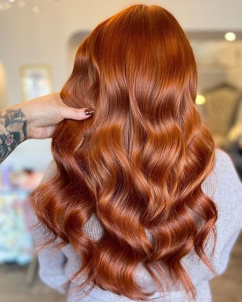 Matrix | SoColor SO COPPER‼️ We’re here for the copper trend… and clearly, we’re not the only one’s! Here’s why @_styledbyshannon LOVES creating red… | Instagram Copper Formula, Cooper Hair, Fall Highlights, Red Hair Inspo, Matrix Color, Fall Hair Trends, Not The Only One, Balayage Brunette, Copper Hair