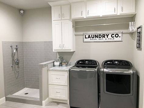 Laundry Room Decorating Ideas, Laundry Room Decorating, Laundry Room Tile, Drying Room, Basement Laundry Room, Dream Laundry Room, Mudroom Laundry Room, Shower Floor Tile, Laundry Room Remodel