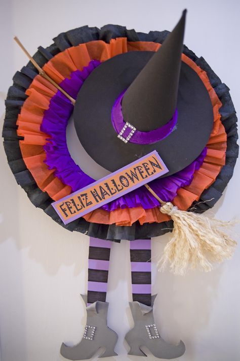 Apartment Halloween, Halloween Crown, Bricolage Halloween, Halloween Door Wreaths, Halloween Classroom, Halloween Preschool, Harry Potter Halloween, Adornos Halloween, Manualidades Halloween