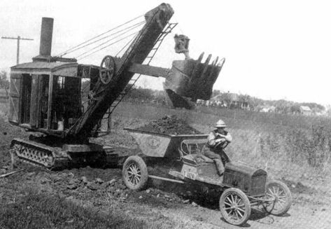 Steampunk Vehicles, Steam Shovel, Steampunk Vehicle, Steam Tractor, Earth Moving Equipment, Traction Engine, Old Farm Equipment, Antique Trucks, Old Pickup Trucks