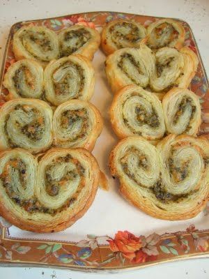 Book Club Appetizers, Puff Pastry Palmiers, Savory Palmiers, Valentines Snacks, Puff Pastries, Savory Pastry, Valentine Desserts, Valentine Dinner, Valentines Day Dinner