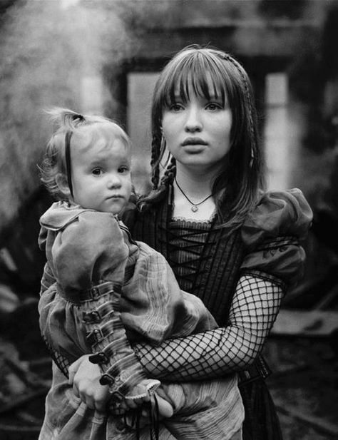 Shelby Hoffman, Emily Browning - Lemony Snicket's A Series Of Unfortunate Events Colleen Atwood, Emily Browning, Lemony Snicket, Violet Hair, Unfortunate Events, Tv Show Outfits, A Series Of Unfortunate Events, Best Series, Film Stills