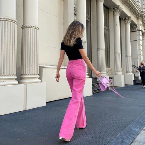 Pink Trousers Outfit Casual, Pink Trousers Outfit, Outfit Minimalista, Pink Pants Outfit, Aesthetic Summer Outfits, Summer Outfits Ideas, Look Rose, Looks Pinterest, Looks Street Style