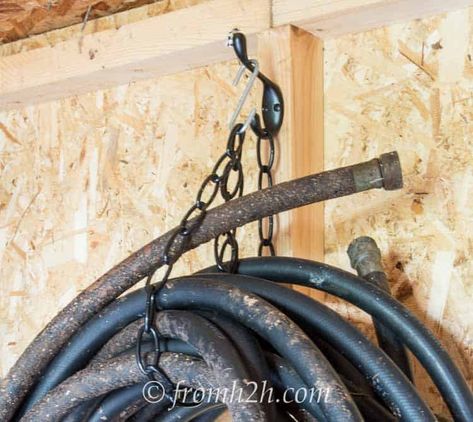 Garden Tool Storage Ideas, Organize Garden Tools, Tool Shed Organizing, Tool Storage Ideas, Shop Apartment, Garden Tool Rack, Hose Hanger, Garden Tool Organization, Shed Organization