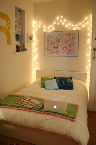 my daughter needs this someday. Apartment Livingroom, String Lights In The Bedroom, Student Room, Uni Room, Room Apartment, Cozy Room Decor, Teen Bedroom, Cozy Room