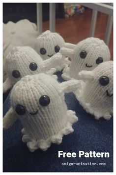 Ghosty Emoji Free Knitting Pattern Knitted Ghost Pattern, Knitted Ghost Free Pattern, Halloween Knitting Patterns, Ghost Hug, Ghost Friends, Halloween Knitting, Knitted Christmas Decorations, Knitted Toys Free Patterns, Sock Crafts