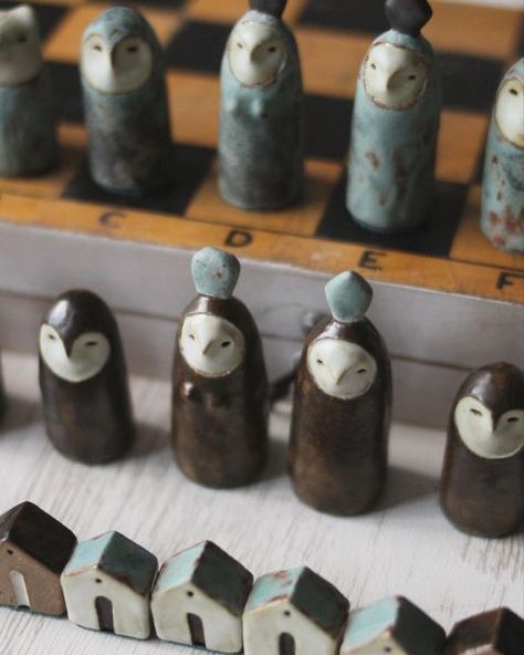 Wooden Box Ideas Diy, Homemade Chess Set, Ceramic Chess Pieces, Aesthetic Chess Board, Pottery Chess Set, Clay Chess Pieces, Clay Chess Set, Ceramic Chess Set, Kids Clay