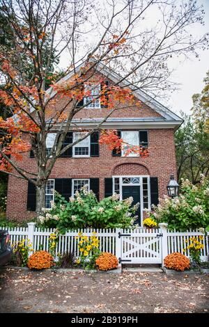 Picket Fence Brick House, Colonial Picket Fence, Brick House With Fence, Picket Fence Landscaping, Brick Colonial House, Brick Ranch Houses, Girly Essentials, Brick Colonial, Washington House