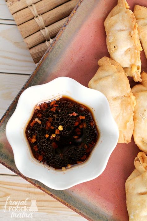 Golden honey and bold sriracha sauce come together in this delicious & quick Sweet & Spicy Sriracha Dipping Sauce. #ad #WokWednesday Sriracha Dipping Sauce, Dumpling Sauce, Asian Dipping Sauce, Everything Is Okay, Comeback Sauce, Spicy Dipping Sauce, Spicy Dip, Asian Sauce, Golden Honey