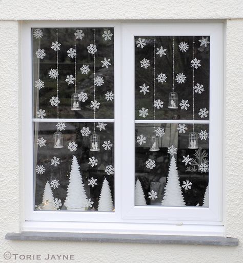 LA window from outside wm | Flickr - Photo Sharing! Christmas Window Decoration, Christmas Window Display, Winter Decorations Diy, Winter Window, Window Decorations, Christmas Window Decorations, Christmas Window, Wrapping Ideas, Noel Christmas