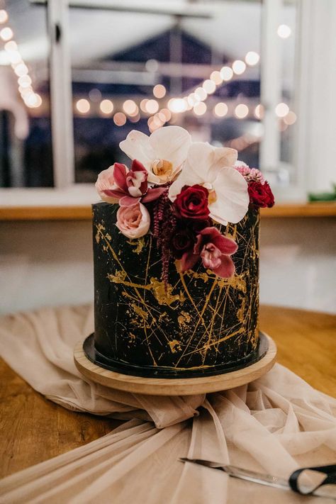 Black Red Gold Birthday Party Ideas, Moody Margaret, Dark Cakes, Wedding Cake Dark, Wedding Cake With Gold, 75 Birthday Cake, Black Wedding Cake, Diamond Cake, Black And Gold Cake