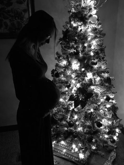 Maternity Christmas Pictures, Winter Pregnancy Photoshoot, Christmas Pregnancy Photos, Pregnancy Photoshoot Ideas, Winter Maternity Pictures, Winter Maternity Shoot, Winter Pregnancy, Winter Maternity Photos, Baby Bump Pictures