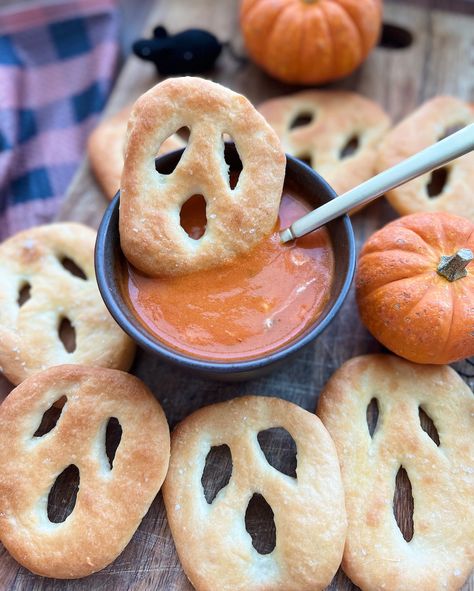 Halloween Soup, Chili Party, Mini Ghost, Star Bread, Bread Dough Recipe, Soup Chili, Pumpkin Cinnamon Rolls, Salt Flakes, Heather Thomas