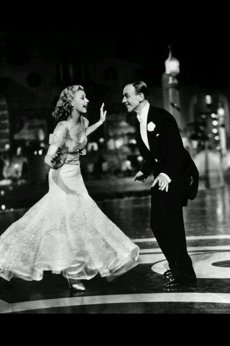 Fred Astaire and Ginger Rogers in Top Hat (1935). Top Hat 1935, Radio Pictures, Fred Astaire Dancing, Fred And Ginger, Ginger Rogers, Shall We Dance, Shania Twain, Fred Astaire, Partner Dance