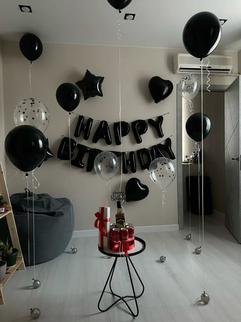 Happy birthday 🖤 Simple Guy Birthday Decorations, Boyfriends Birthday Decoration Ideas, Birthday Decoration Idea For Boyfriend, Black Balloon Decorations For Birthday, 20th Guy Birthday Ideas, Man Bday Decor, Surprise Bday Party Ideas For Him, Birthday 30 Men Decor, Husband Birthday Party Decorations