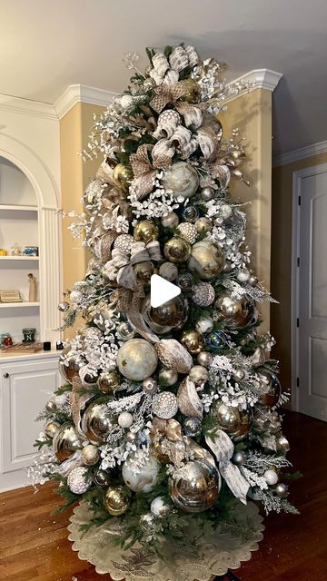 Green Christmas Tree Ideas, Mint Green Christmas Tree, Mint Green Christmas, Christmas Tree Ideas, Green Christmas Tree, Tree Ideas, Green Christmas, Christmas Trees, Mint Green