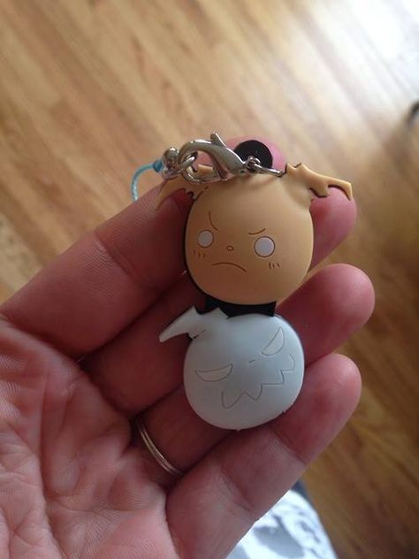 Awe, cute <3 Soul Eater Keychain, Soul Resonance, Anime Rings, Soul Eater Kid, Maka X Soul, Soul Eater Anime, Soul Evans, School Bag Essentials, Do Cute