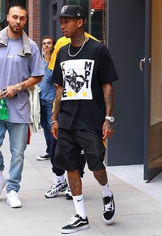 FIVE TYGA OUTFITS Tyga Style, Vans Outfit Men, Outfits With Jordan 1s Fashion Styles, Japan Streetwear, Rapper Outfits, Vans Outfit, Streetwear Winter, Black Men Fashion Swag, Black Men Street Fashion