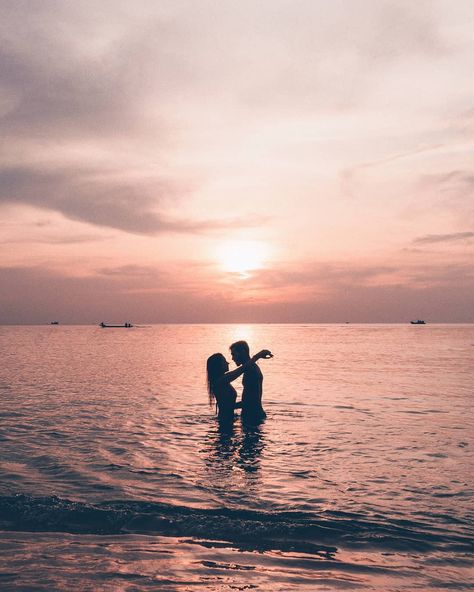 @freeoversea #travel #couple #sunset #beach #ocean #love #goals #relationship #beautiful #asia #trip . finding gold in the little things💫 Couple Watching Sunset, Couple Goal Romantic, Couple Sunset, Hammock Beach, Watching Sunset, Tropical Beach Houses, Tropical Island Beach, Beach Hammock, Beach Sunset Wallpaper