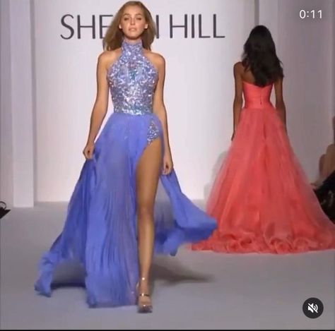 Fashion Show Dresses, School Dance Dresses, Fashion Walk, Classy Prom Dresses, Beautiful Prom Dresses, Fabulous Clothes, Sherri Hill Dresses, Pretty Prom Dresses, Gowns Of Elegance