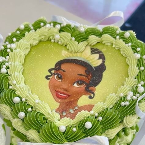 Tiana Princess And The Frog Cake, Princess And The Frog Cakes, Princess Tiana Cake Ideas, Princess And The Frog Birthday Cake, Princess Tiana Baby Shower Theme, Princess Tiana Birthday Cake, Tiana Birthday Cake, Princess And The Frog Birthday Party, Princess And The Frog Cake