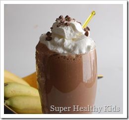 Healthy Chocolate Banana Smoothie. Use the recipe in the link OR...use the recipe as follows as a meal replacement. Sooo much healthier than the Yoplait Chocolate Banana Smoothies!  1 cup milk (reg,soy or almond)  1 banana , chopped and frozen   1 tablespoon cocoa powder   1 tablespoon brown sugar (optional)   1 tablespoon protein powder   ice cubes , handful Kid Friendly Smoothies, South Beach Diet Phase 1, 1200 Calorie Diet Meal Plans, South Beach Phase 1, South Beach Recipes, Healthy Chocolate Banana, South Beach Diet Recipes, Chocolate Banana Smoothie, Beach Recipes