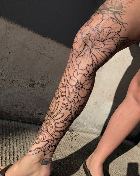 EPIC session with @laurajadetattoos at @offthemaptattoo NW today. Laid down some lines for my full leg coverup! Goodbye shittay waste factory tattoo 😂💪👋 hello flowers 🌺 Tattoo Calf, Tato Paha, Map Tattoo, Full Leg Tattoos, Floral Tattoo Sleeve, Tattoos Geometric, Cat Tattoos, Парные Тату, Leg Tattoos Women