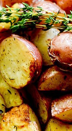 Potatoe Ideas, Veg Board, Thursday Dinner, Ina Garden, Perfect Roast Potatoes, Potatoes Roasted, Perfect Roast Chicken, Garlic Roasted Potatoes, Roasted Potato Recipes