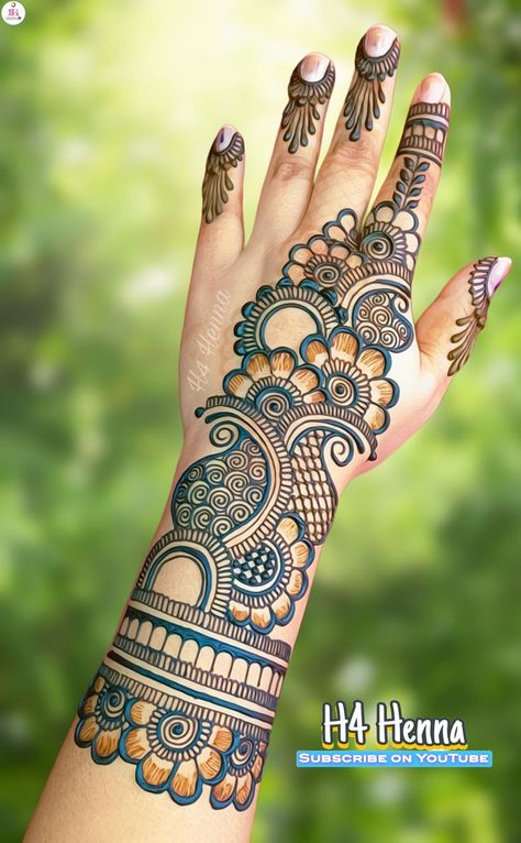 2024 Mehndi Designs, Mehandi Designs For Hands Simple 2024, Mehndi Designs Traditional, Inspo Henna, Henna Tattoo Design, Palm Mehndi, Short Mehndi Design, Simple Arabic Mehndi, Tattoos Henna