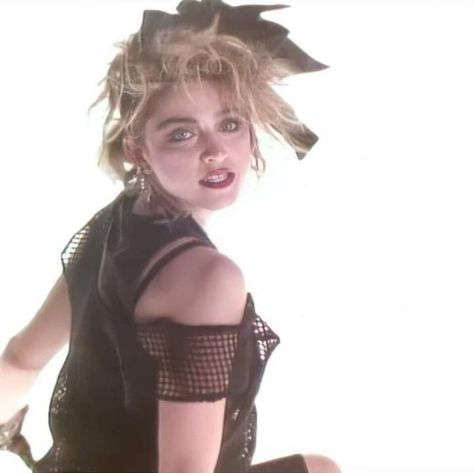 Screen grab from Madonna's Iconic 1984 music video for her iconic single "Lucky Star" My all time favorite 80s feel-good songs ⭐🖤 Madonna Lucky Star, Madonna Borderline, Madonna Hair, 80s Icons, Madonna Music, Madonna 80s, Madonna Photos, Lucky Star, Music Star