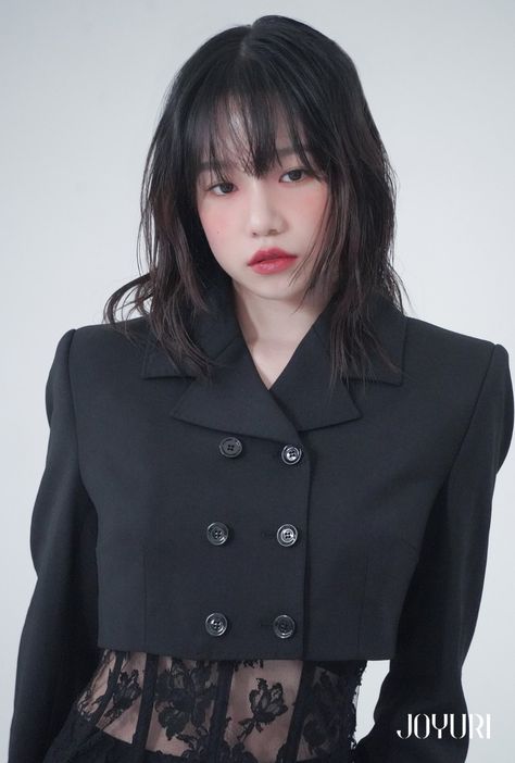 Jo Yuri Photoshoot, Short Hair Photoshoot, Hair Photoshoot, Jo Yuri, Kpop Idols, Iz One, Korean Singer, Korean Girl, Short Hair