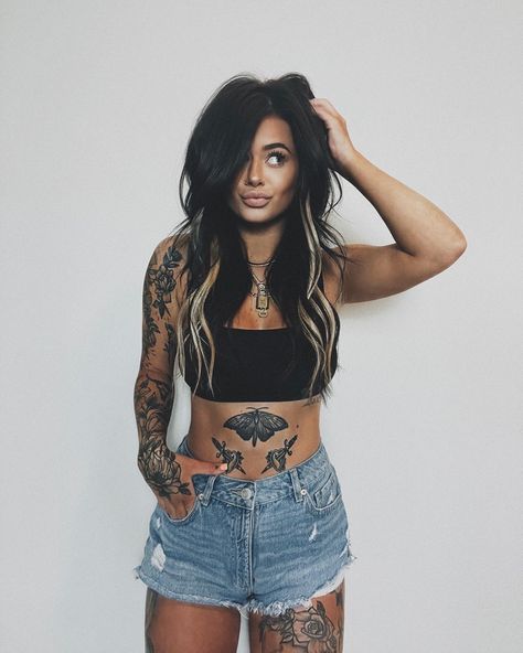 Dark Hair And Tattoos, Top Shoulder Tattoos For Women, Female Face Tattoo Ideas, Tattoo Ideas For Back, Female Face Tattoo, Face Tattoo Ideas, Shoulder Tattoos, Routine Tips, Alt Outfits