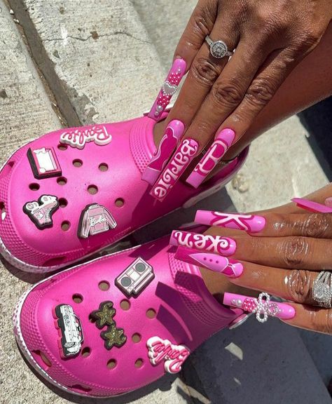 Nails Barbie, Summer Time Nails, Time Nails, Barbie Pink Nails, Kitty Nail, Babysitting Crafts, Barbie Nails, White Acrylic Nails, Hello Kitty Nails