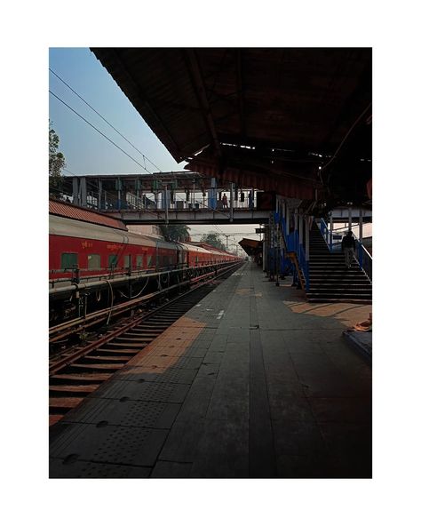 What a peace it is to be on railway station 🚂 #photography #photooftheday #love #instagood #instagram #photo #nature #picoftheday #railwaystation #railwayphotography Railway Station Photography, Station Photography, Photo Nature, April 6, West Bengal, Railway Station, Instagram Photo, Photography, On Instagram