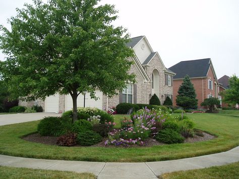 Brick Exterior    Large Corner Lot with beautiful landscaping    Back of House with large deck faces east    Perfect deck for outdoor ente... Corner Front Yard Landscaping Ideas, Corner Landscaping, Beautiful Landscaping, Privacy Landscaping, Simple Garden, Large Deck, Corner Garden, Brick Exterior, Front Landscaping