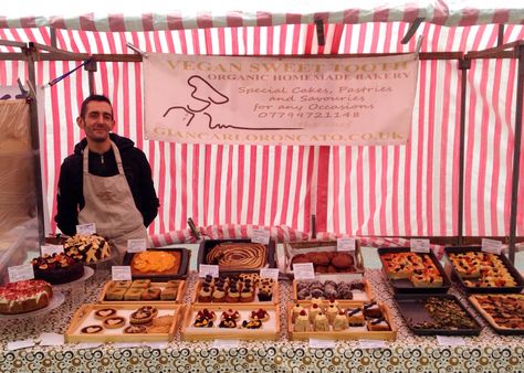 You can find this charming Italian patisserie stall in different London markets throughout the year, but it has a regular Sunday slot in both Chatsworth Road and Tottenham Green markets. Italian Patisserie, Farmers Market Table Display, Vendor Tent, London Markets, Market Vendor, Cake Stall, Bakery Shop Design, Summer Job, Bakery Decor