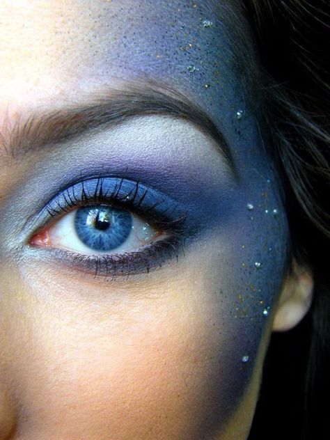 Eyelash Makeup Look, Alien Make-up, Make Up Guide, New Makeup Trends, Halloween Nail Art Easy, Fantasy Make-up, Alien Makeup, Space Makeup, Galaxy Makeup